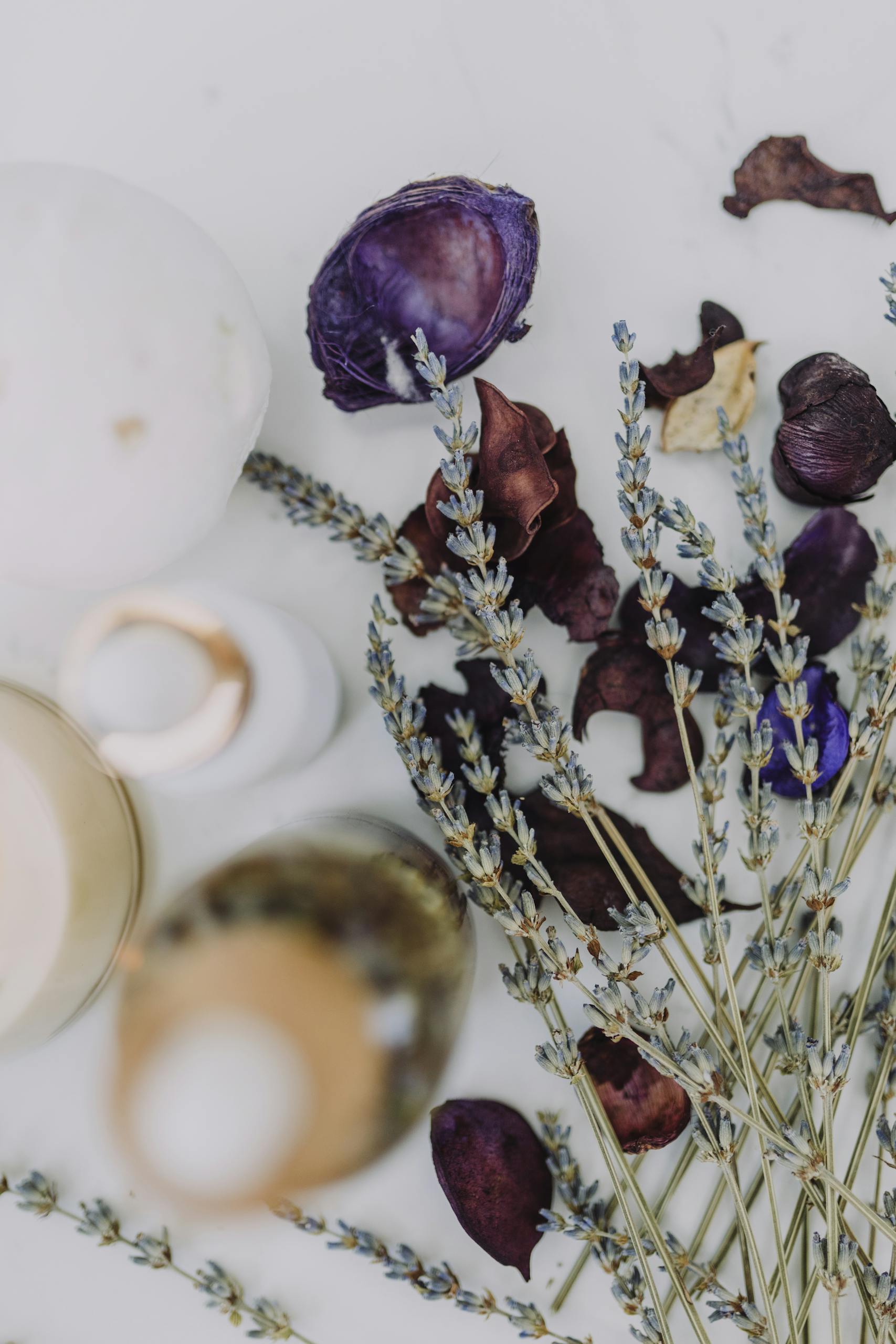 Delicate arrangement of lavender and dried flowers for spa ambiance.